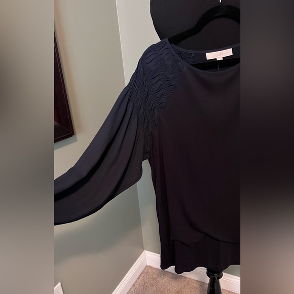 Ann Taylor LOFT Navy Blue, Shirred sleeve cotton body top. Size XL - Picture 6 of 9